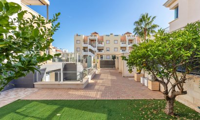 Resale - Villa - Orihuela Costa - La Zenia