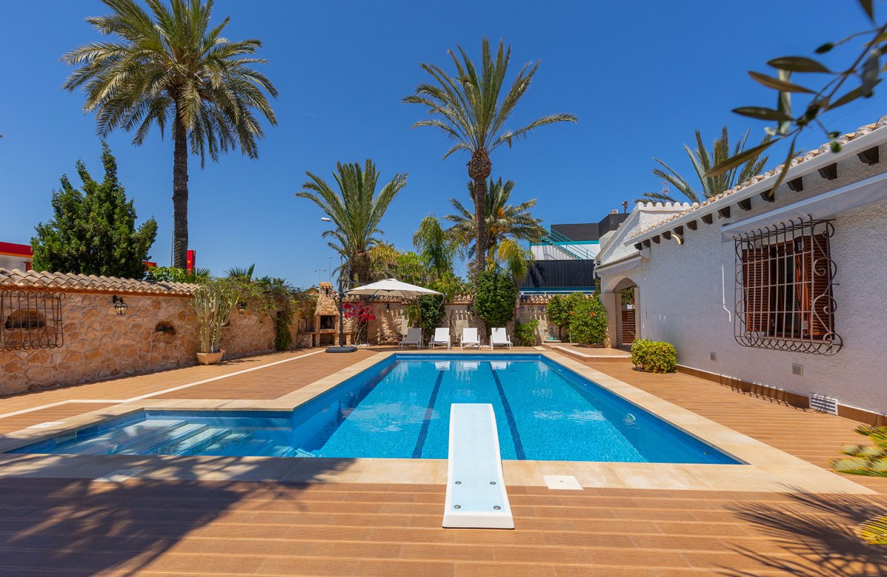 Resale - Villa - Orihuela Costa - Punta Prima