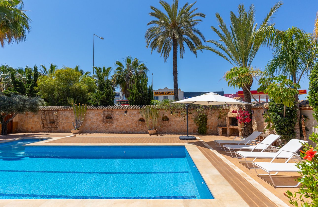 Resale - Villa - Orihuela Costa - Punta Prima