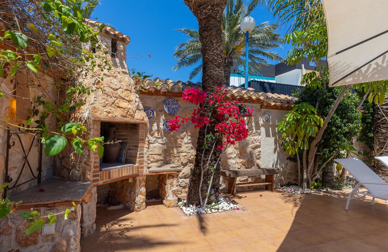 Resale - Villa - Orihuela Costa - Punta Prima