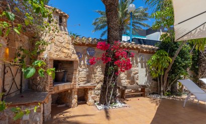 Resale - Villa - Orihuela Costa - Punta Prima