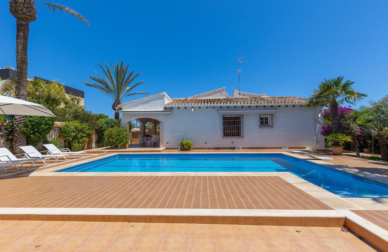 Resale - Villa - Orihuela Costa - Punta Prima