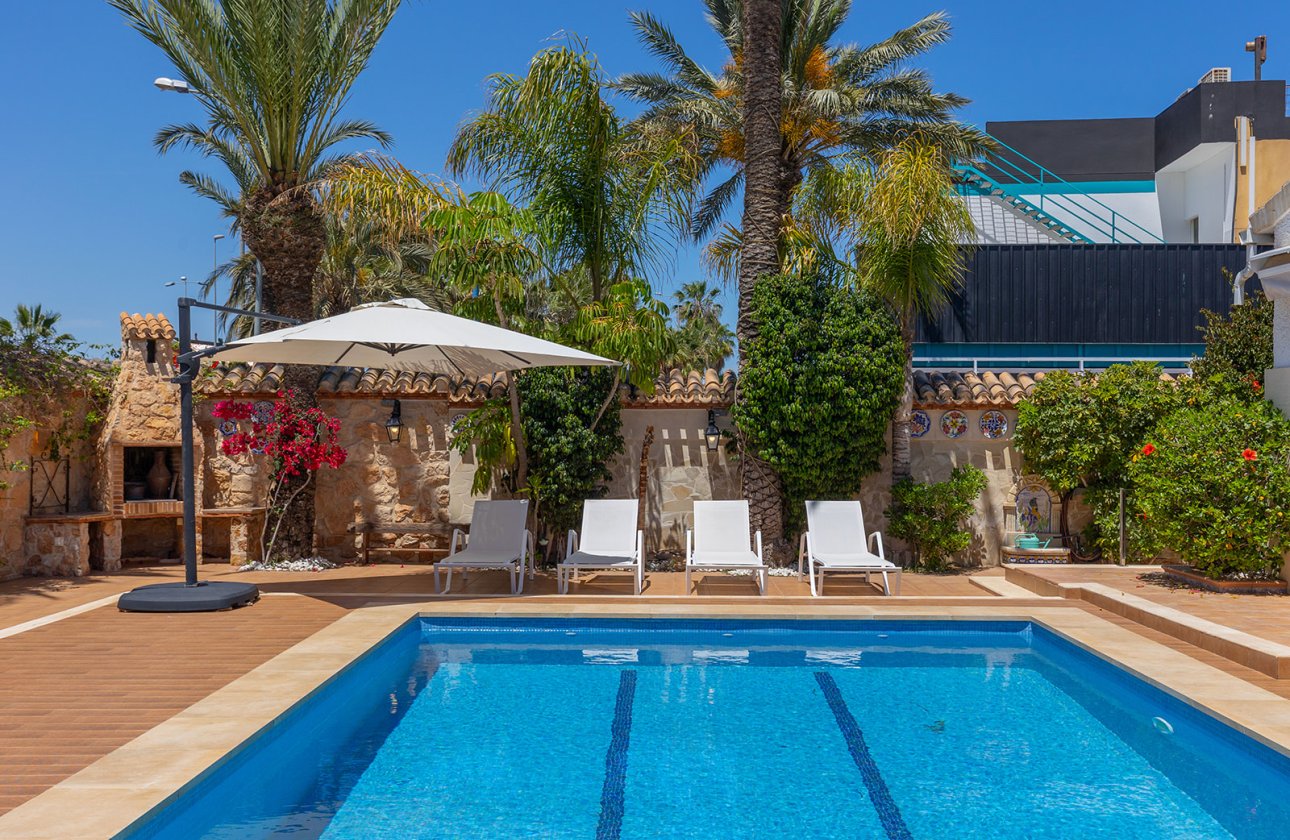 Resale - Villa - Orihuela Costa - Punta Prima