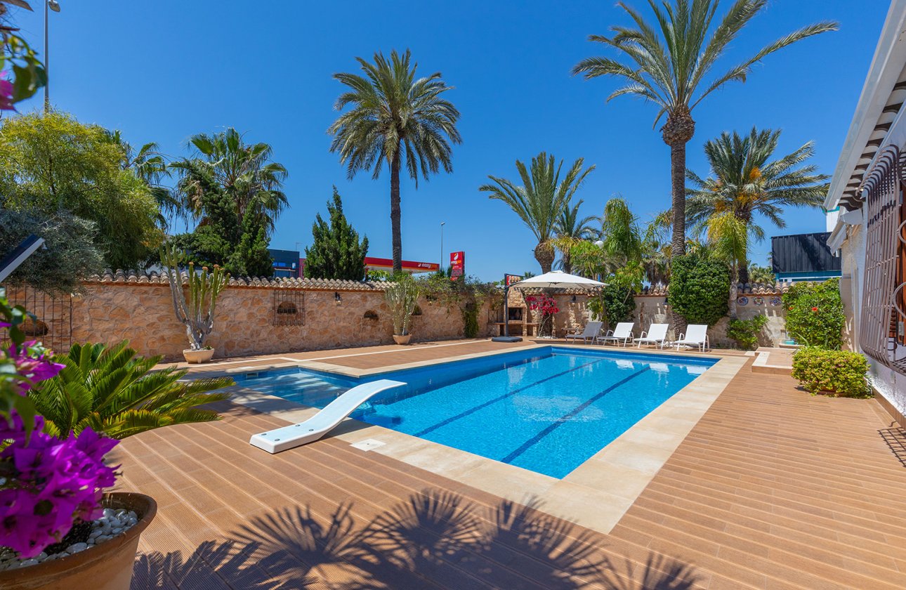 Resale - Villa - Orihuela Costa - Punta Prima