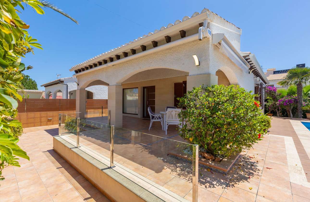Resale - Villa - Orihuela Costa - Punta Prima