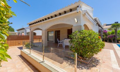 Resale - Villa - Orihuela Costa - Punta Prima