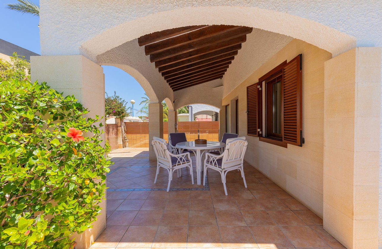 Resale - Villa - Orihuela Costa - Punta Prima