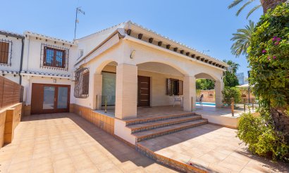 Resale - Villa - Orihuela Costa - Punta Prima