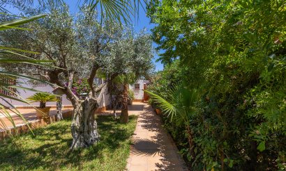 Resale - Villa - Orihuela Costa - Punta Prima