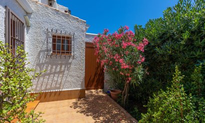 Resale - Villa - Orihuela Costa - Punta Prima