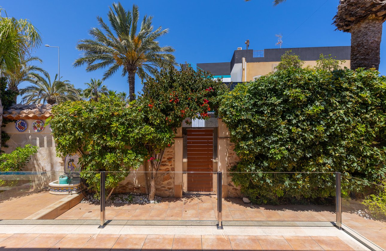 Resale - Villa - Orihuela Costa - Punta Prima
