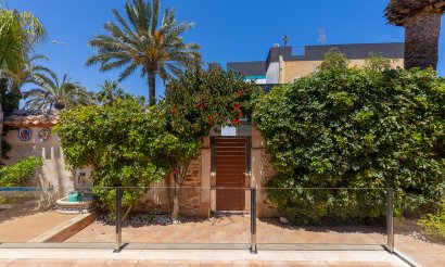 Resale - Villa - Orihuela Costa - Punta Prima