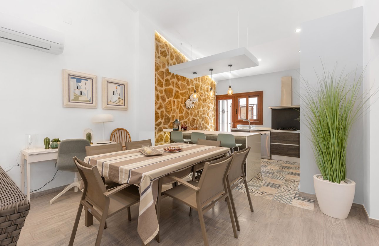 Resale - Villa - Orihuela Costa - Punta Prima