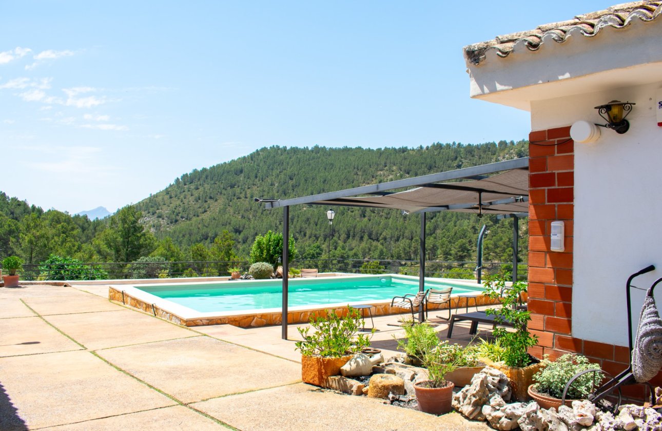 Resale - Villa - Onil