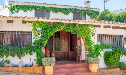 Resale - Villa - Onil