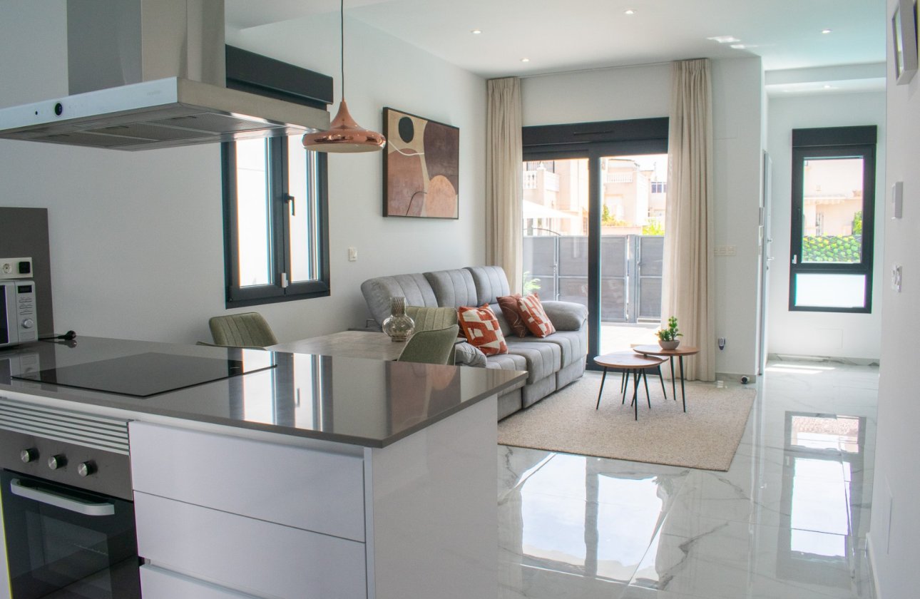 Resale - Villa - Torrevieja - La Siesta - El Salado - Torreta