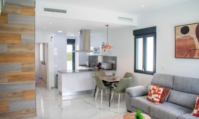 Resale - Villa - Torrevieja - La Siesta - El Salado - Torreta