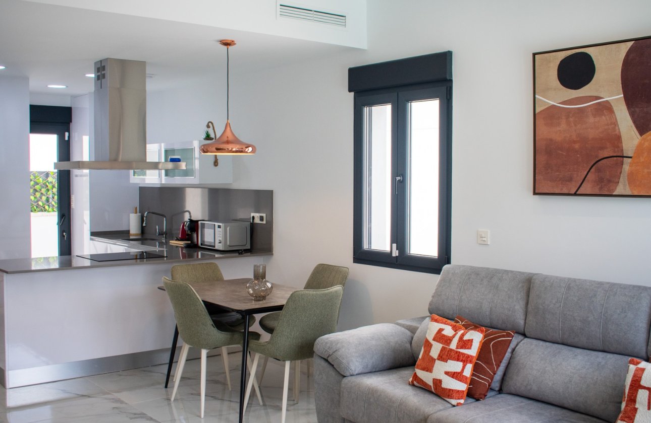 Resale - Villa - Torrevieja - La Siesta - El Salado - Torreta