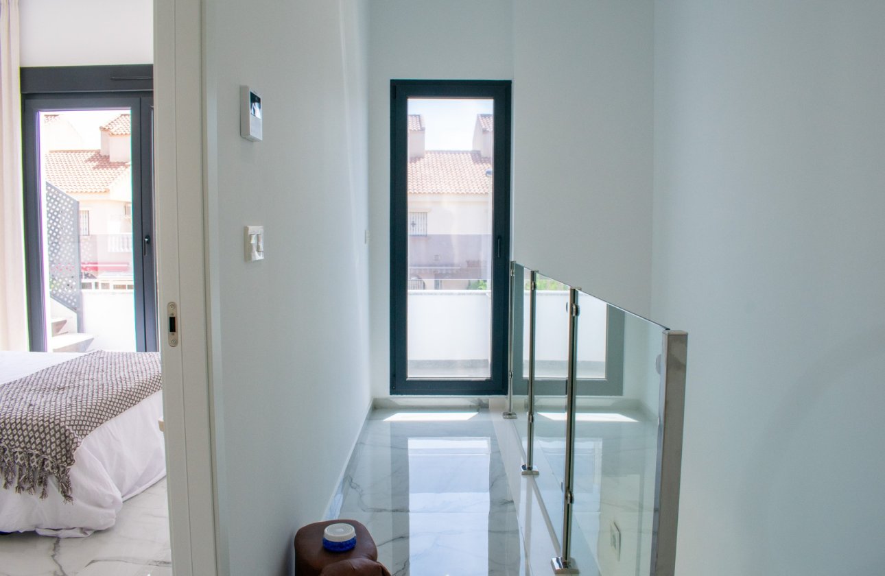 Resale - Villa - Torrevieja - La Siesta - El Salado - Torreta