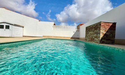 Resale - Villa - Torrevieja