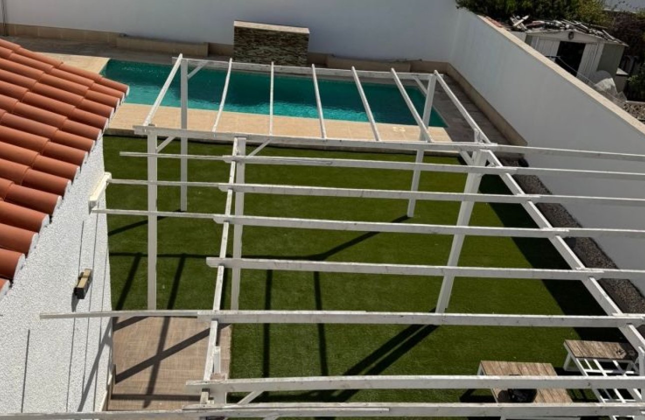 Resale - Villa - Torrevieja