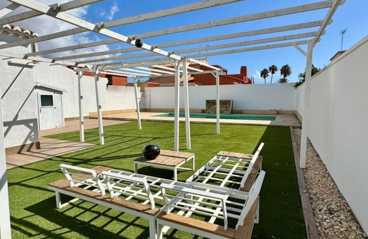 Resale - Villa - Torrevieja