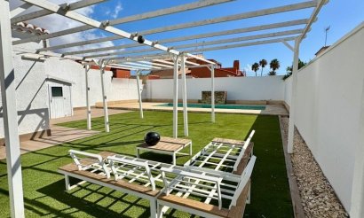 Resale - Villa - Torrevieja