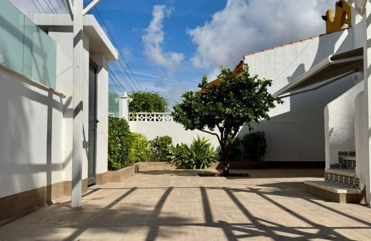 Resale - Villa - Torrevieja