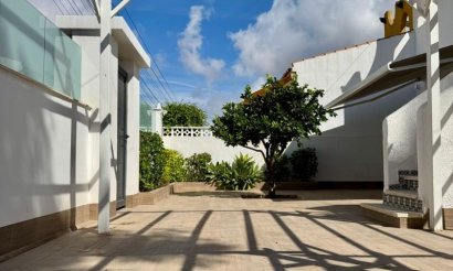 Resale - Villa - Torrevieja