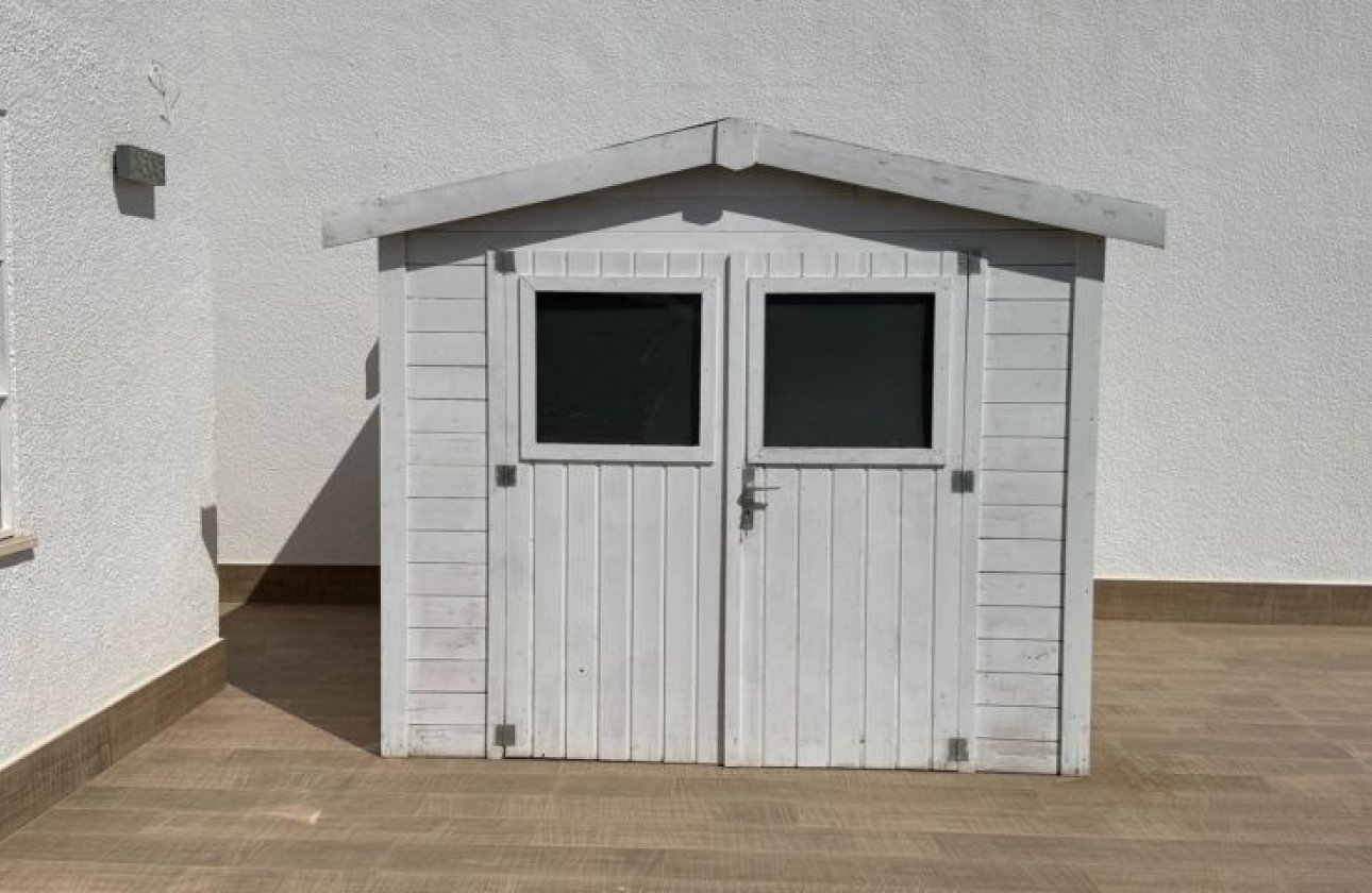 Resale - Villa - Torrevieja