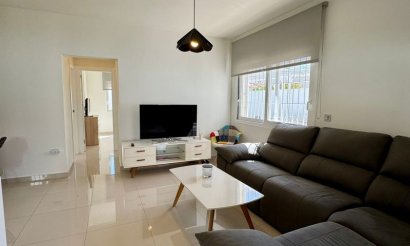 Resale - Villa - Torrevieja