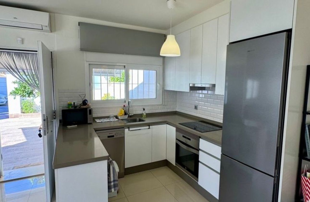 Resale - Villa - Torrevieja