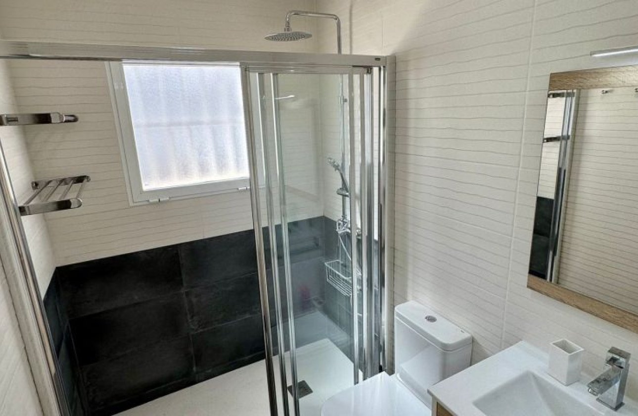 Resale - Villa - Torrevieja