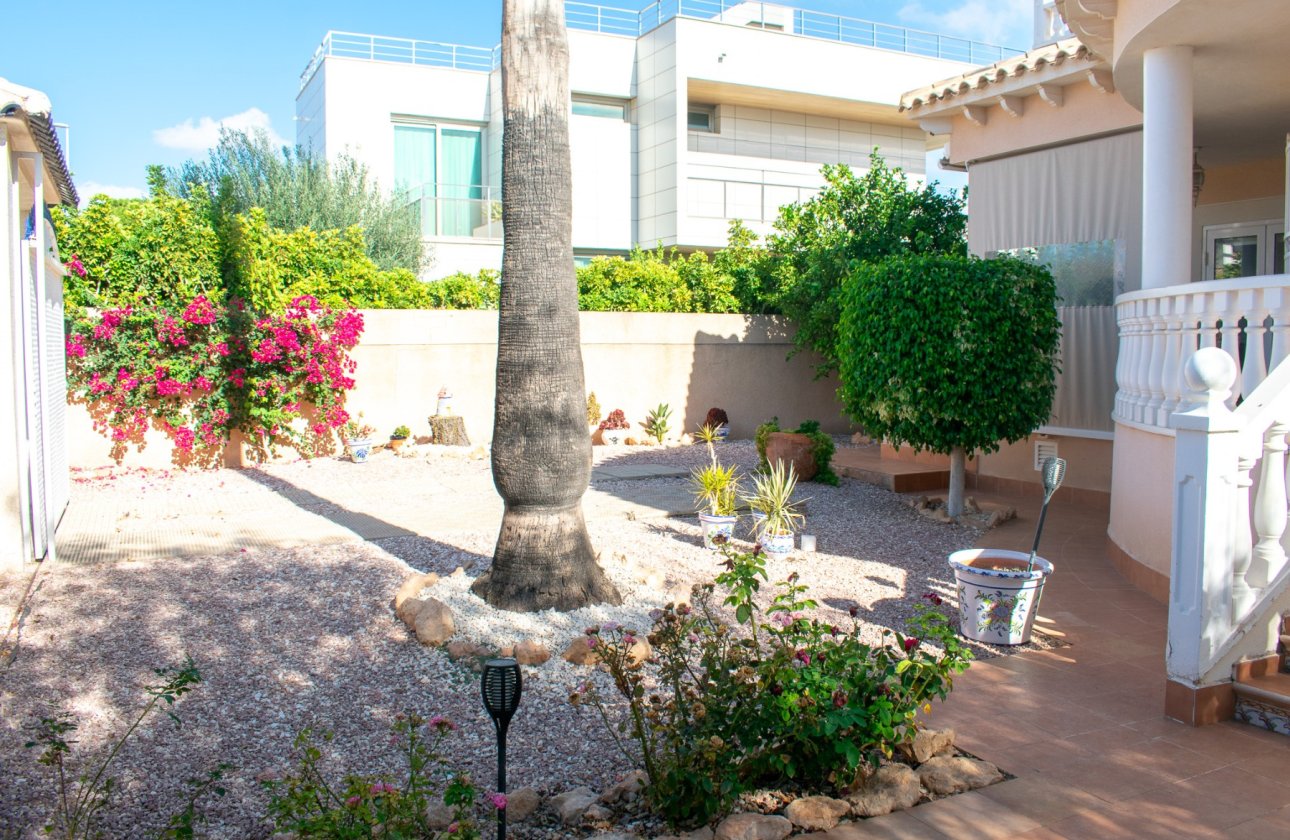 Resale - Villa - Orihuela Costa - La Zenia