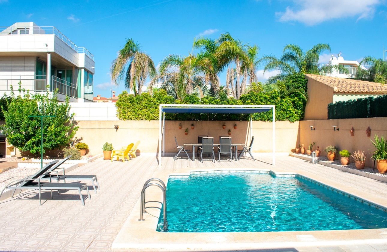 Resale - Villa - Orihuela Costa - La Zenia