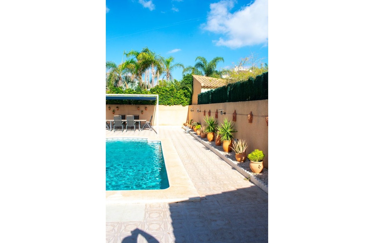 Resale - Villa - Orihuela Costa - La Zenia