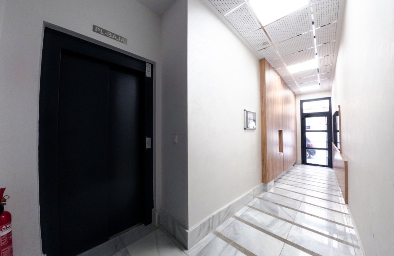 Resale - Apartment / flat - Torrevieja - Playa del cura