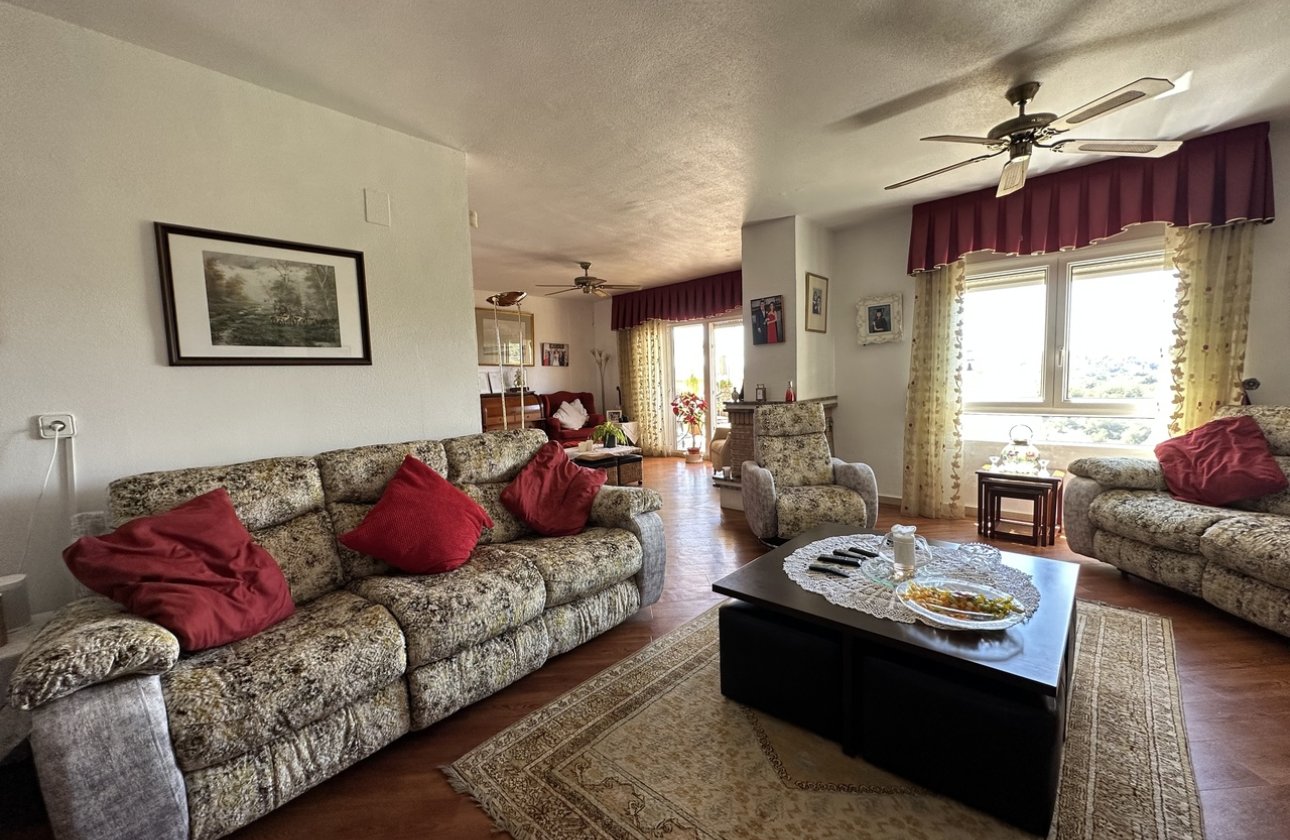 Resale - Villa - Villamartin