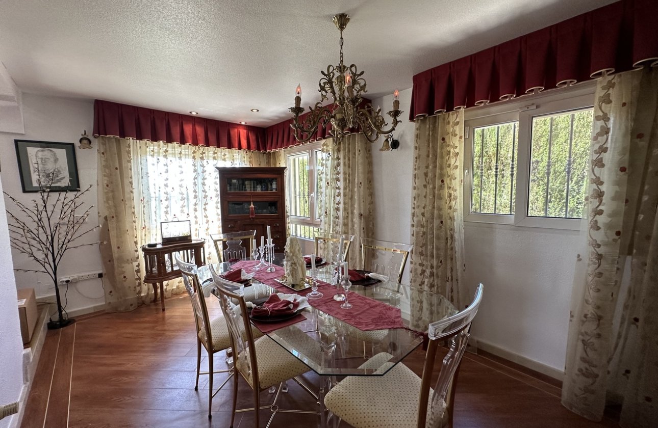 Resale - Villa - Villamartin