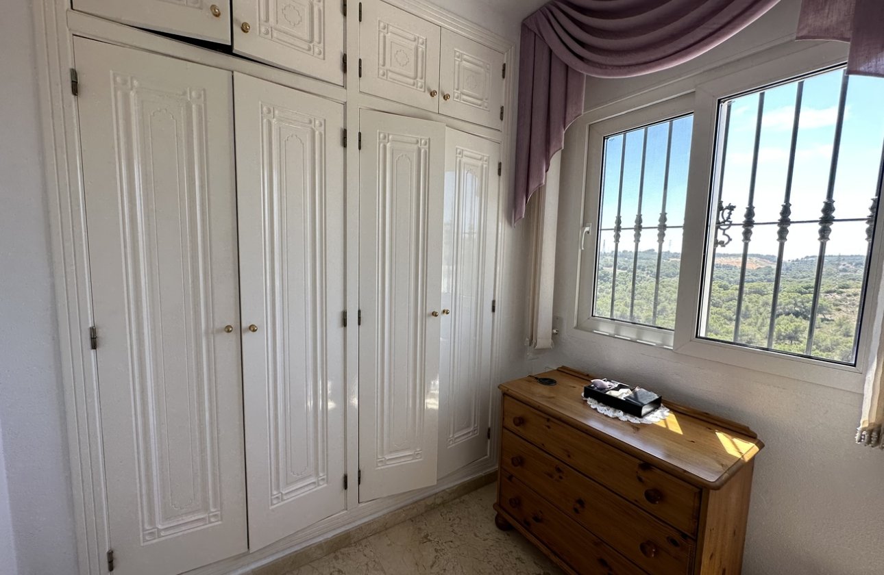 Resale - Villa - Villamartin