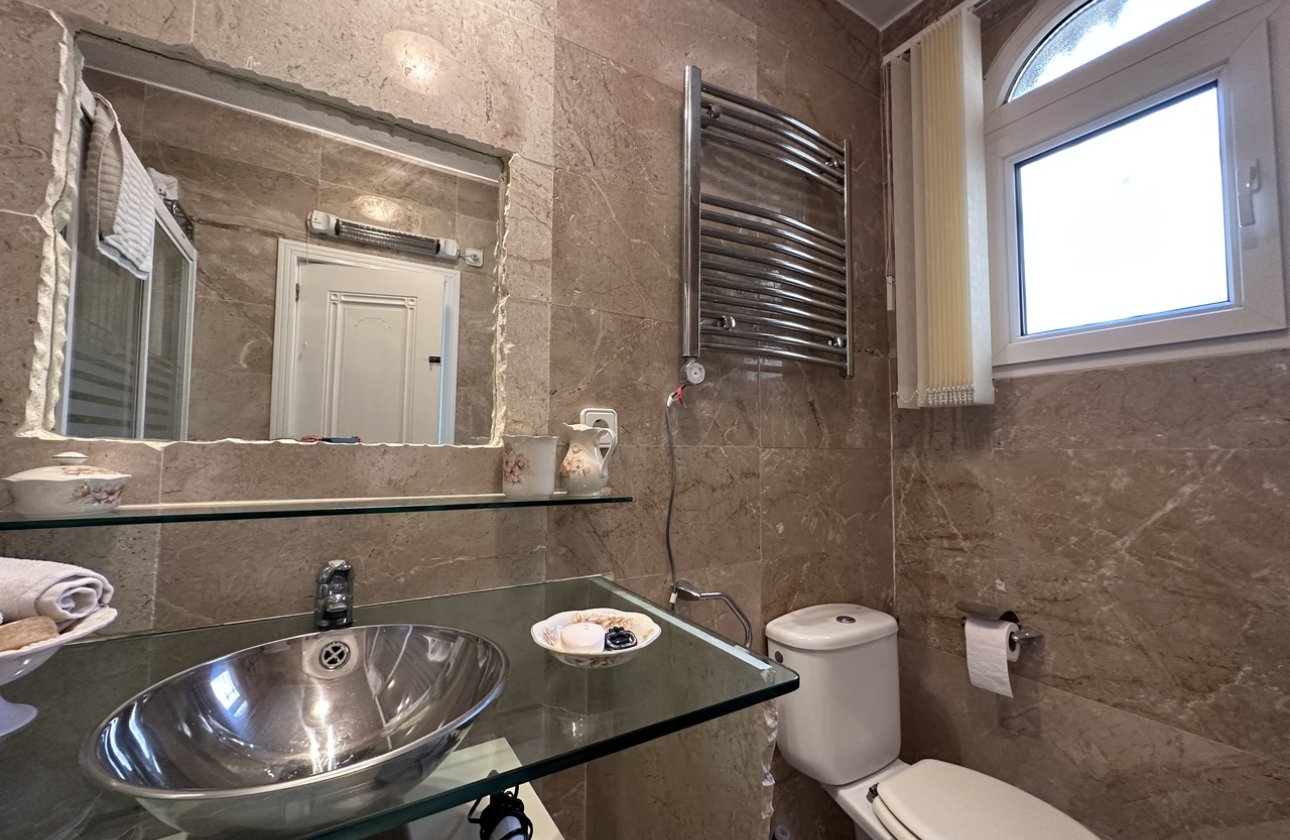 Resale - Villa - Villamartin