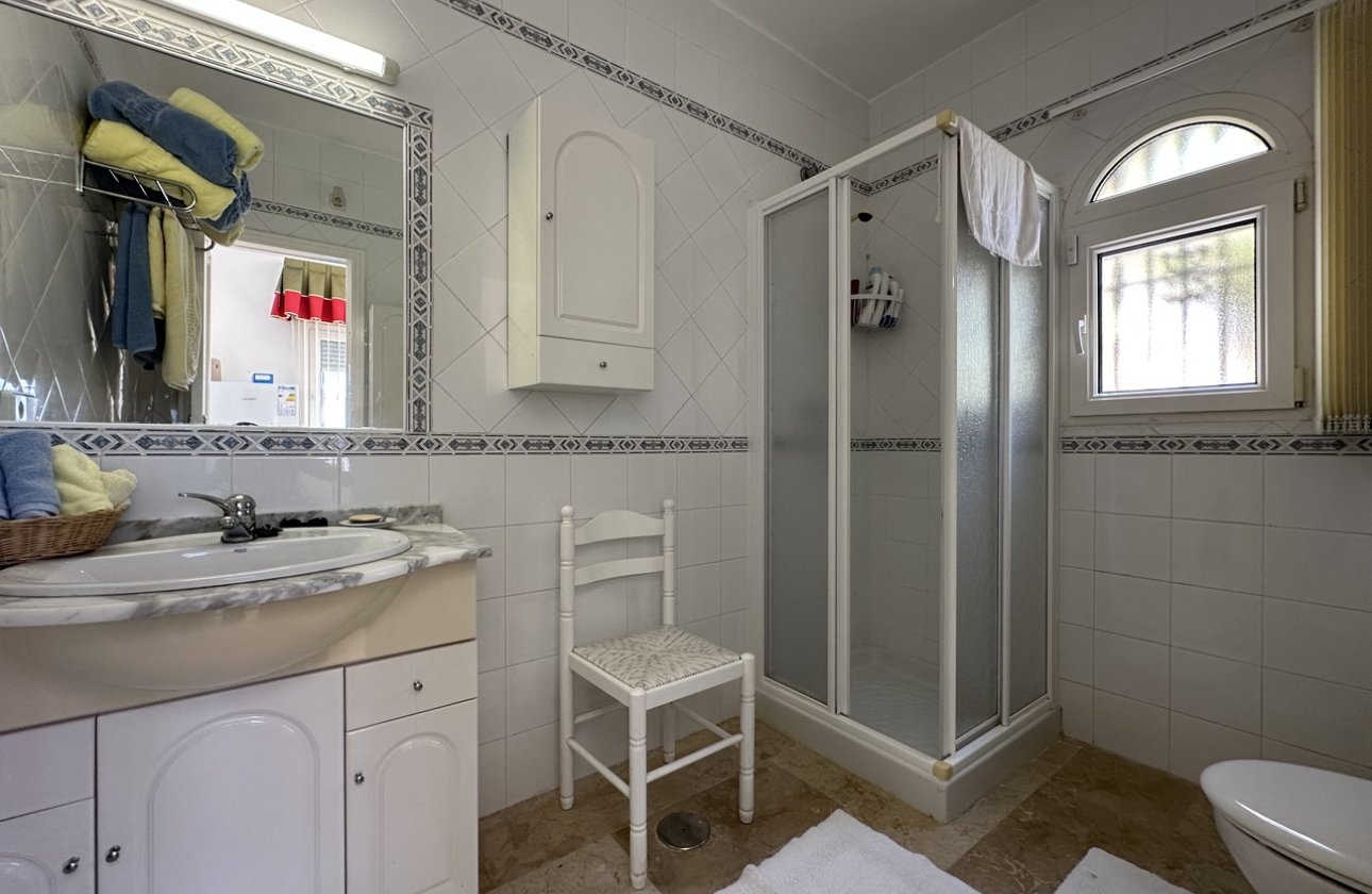 Resale - Villa - Villamartin