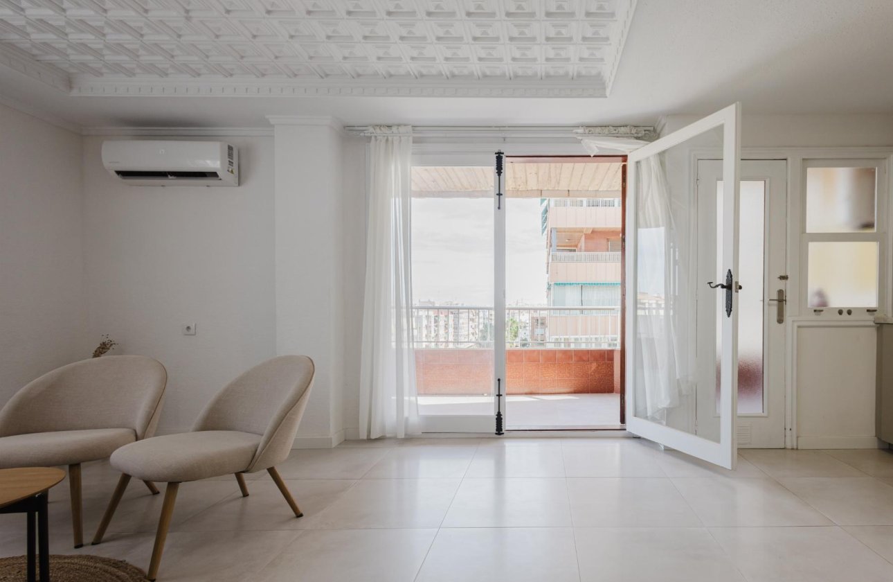 Resale - Apartment / flat - Torrevieja - Playa del Acequión