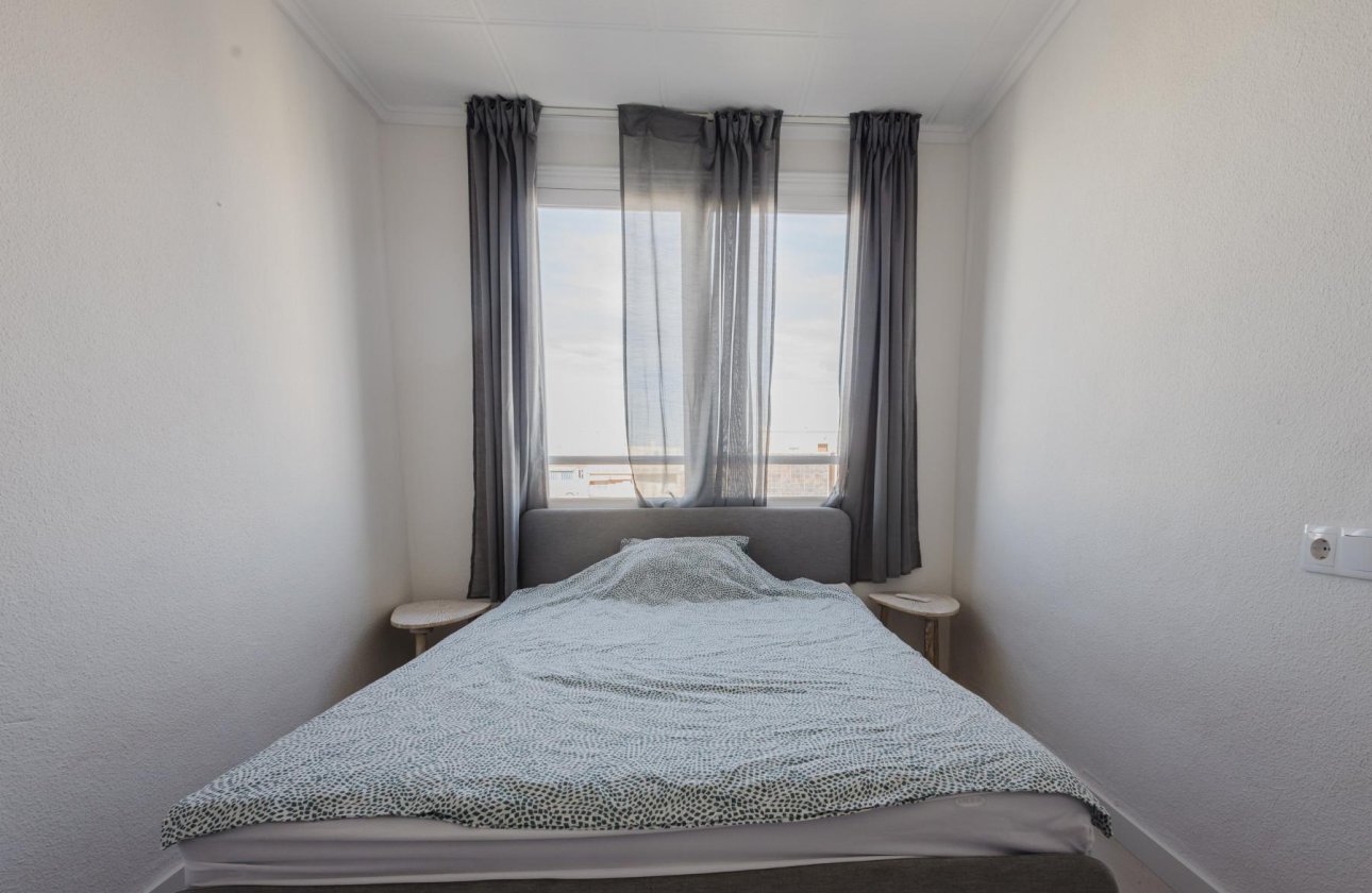 Resale - Apartment / flat - Torrevieja - Playa del Acequión