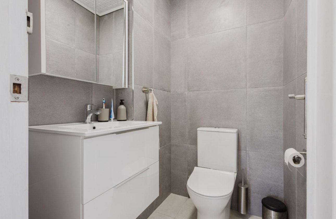 Resale - Apartment / flat - Torrevieja - Playa del Acequión