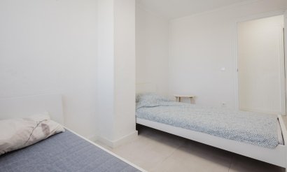 Resale - Apartment / flat - Torrevieja - Playa del Acequión