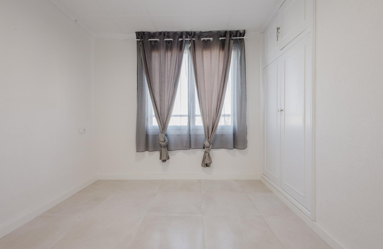 Resale - Apartment / flat - Torrevieja - Playa del Acequión