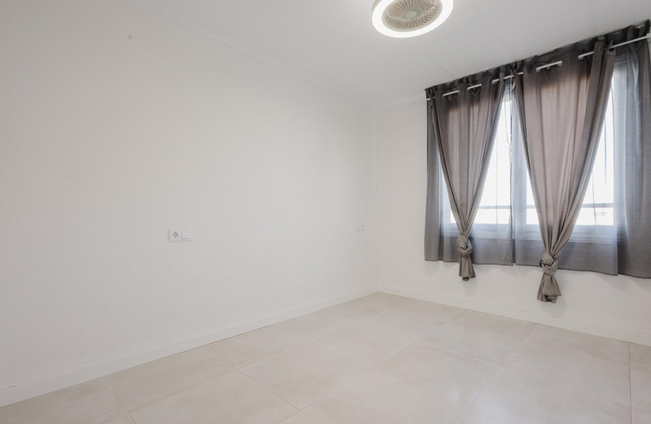 Resale - Apartment / flat - Torrevieja - Playa del Acequión