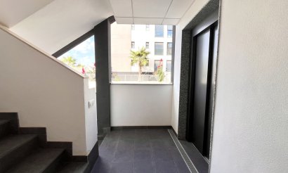 Resale - Apartment / flat - Villamartin