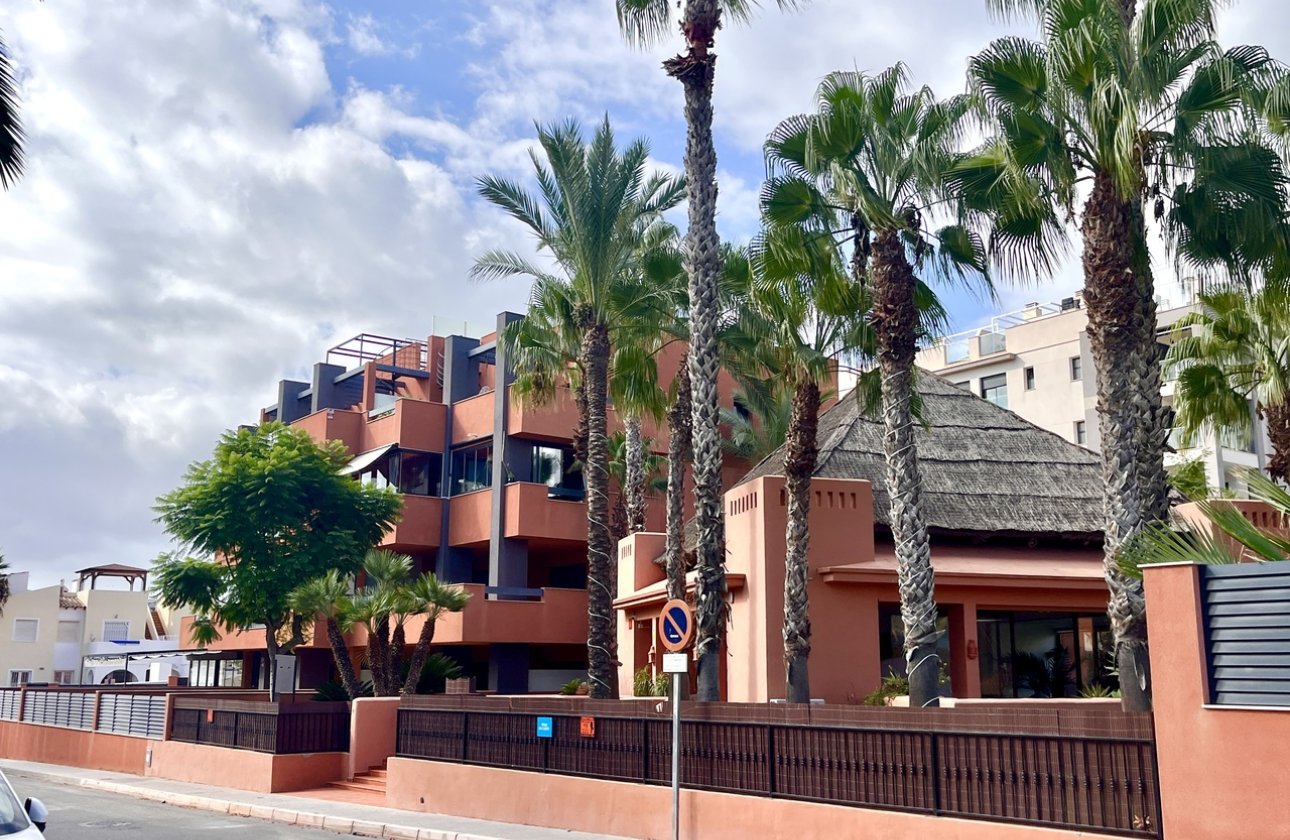 Resale - Apartment / flat - Villamartin